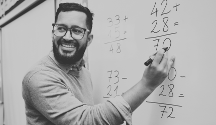 A quem é devido o benefício de aposentadoria do professor?