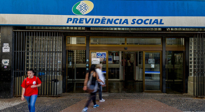 Bolsonaro nega proposta de 40 anos de contribuição para aposentadoria