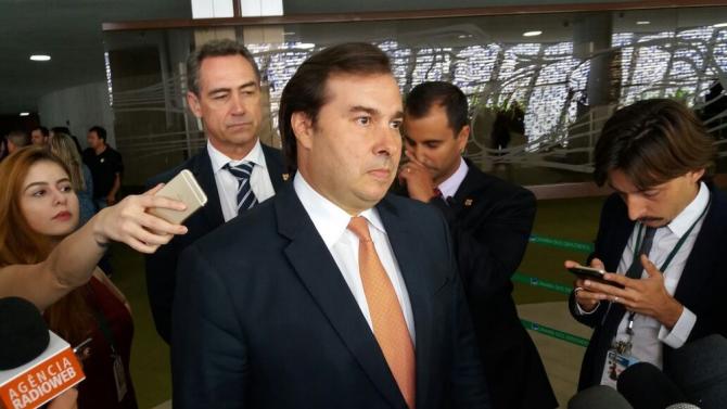 Maia avalia que eventual denúncia contra Temer vai atrasar reforma da Previdência