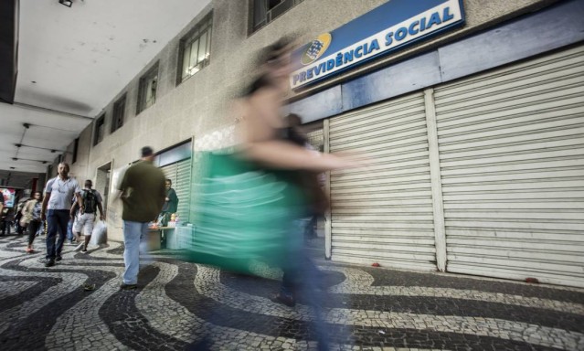 Previdência: Bolsonaro propõe idade mínima de 62 anos para homens e 57 para mulheres