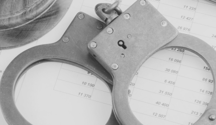 Uma das maiores fraudes da história do INSS começou... com uma simples assinatura falsa.